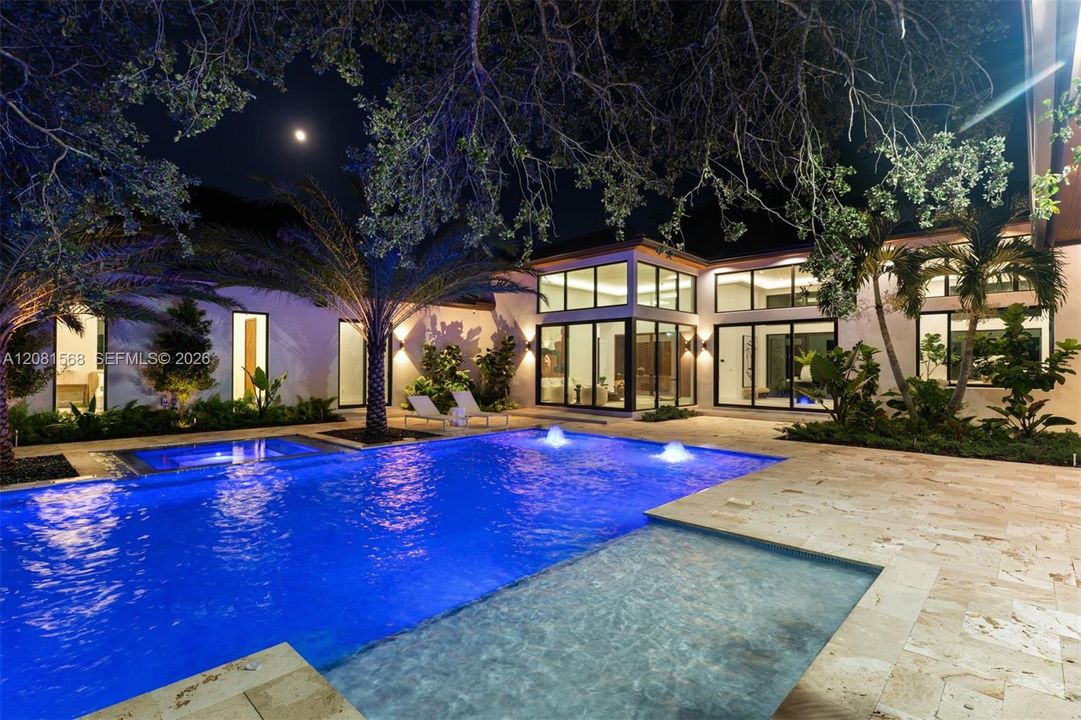 For Sale: $5,995,000 (6 beds, 7 baths, 5696 Square Feet)