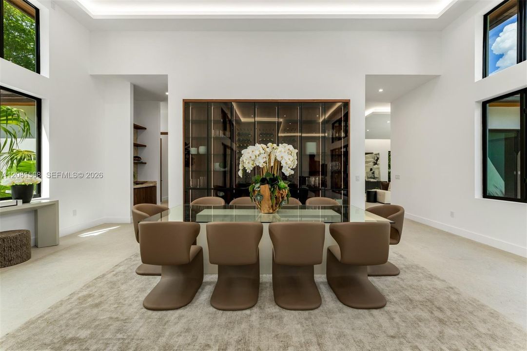 For Sale: $5,995,000 (6 beds, 7 baths, 5696 Square Feet)