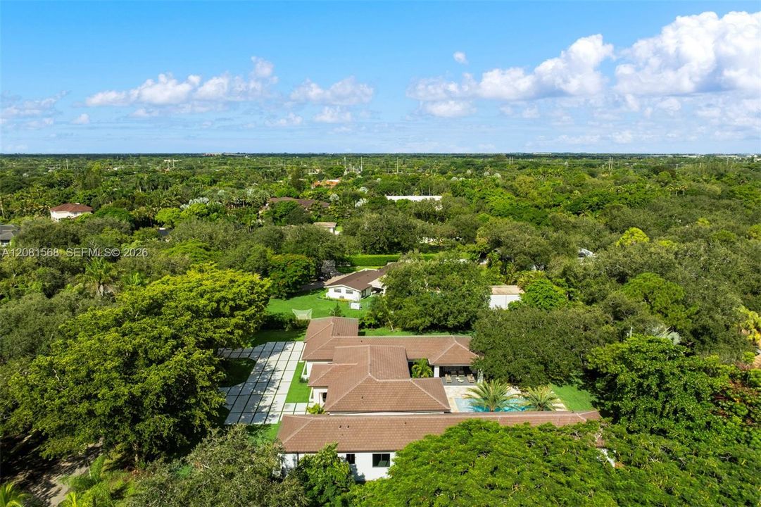 For Sale: $5,995,000 (6 beds, 7 baths, 5696 Square Feet)