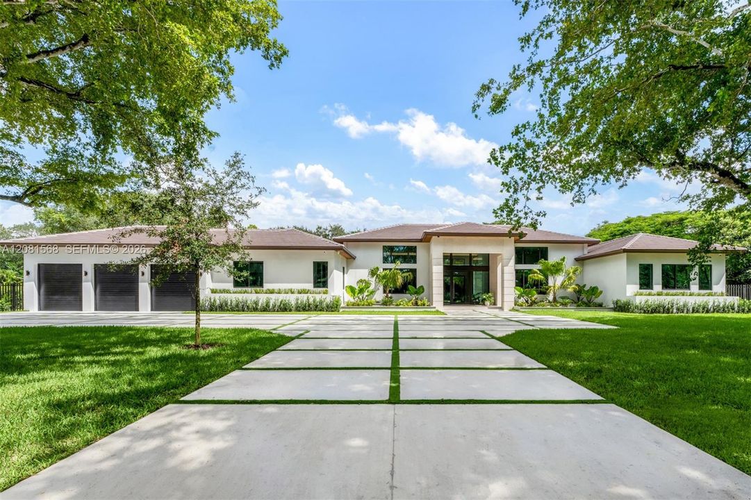 For Sale: $5,995,000 (6 beds, 7 baths, 5696 Square Feet)