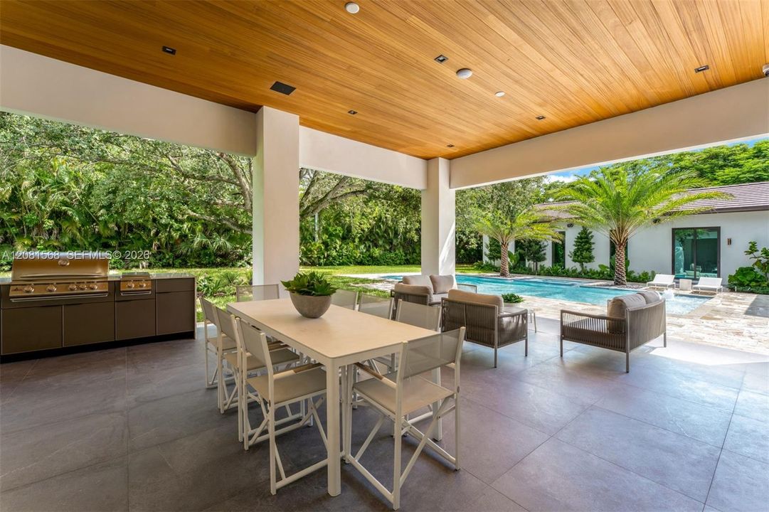 For Sale: $5,995,000 (6 beds, 7 baths, 5696 Square Feet)