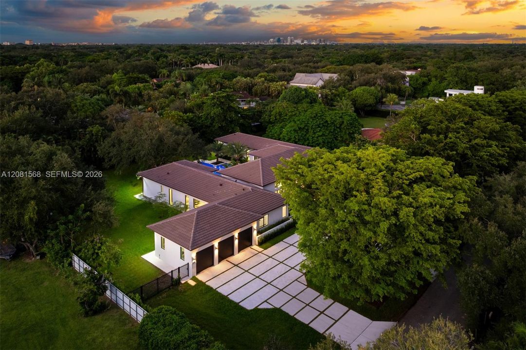 For Sale: $5,995,000 (6 beds, 7 baths, 5696 Square Feet)