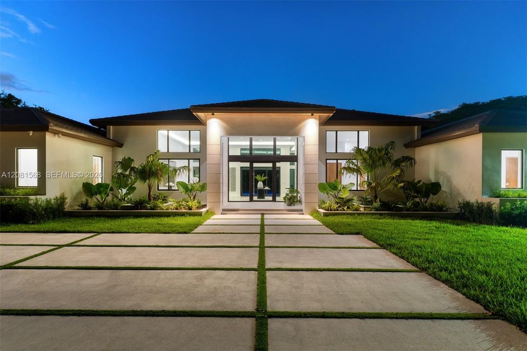 For Sale: $5,995,000 (6 beds, 7 baths, 5696 Square Feet)
