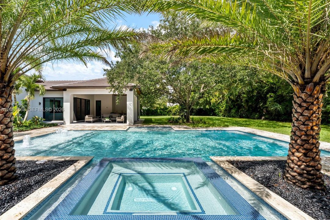 For Sale: $5,995,000 (6 beds, 7 baths, 5696 Square Feet)