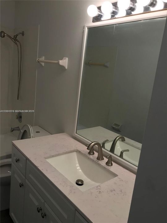 В аренду: $2,100 (2 спален, 2 ванн, 1096 Квадратных фут)