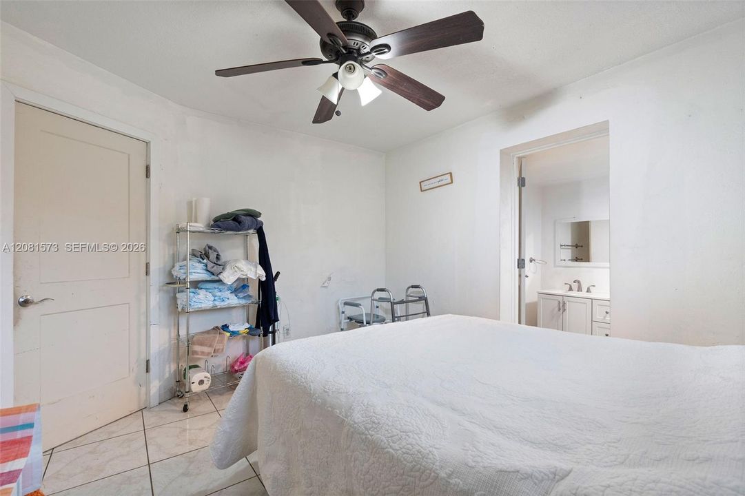 En Venta: $615,000 (5 camas, 3 baños, 1872 Pies cuadrados)