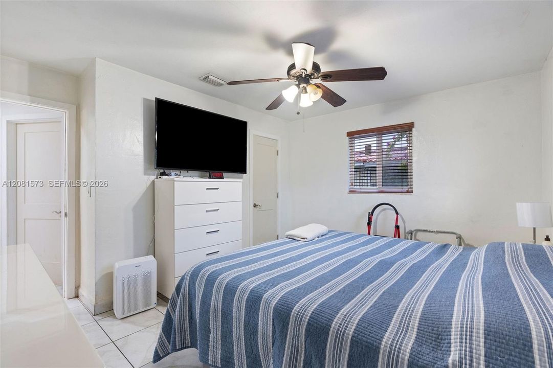En Venta: $615,000 (5 camas, 3 baños, 1872 Pies cuadrados)