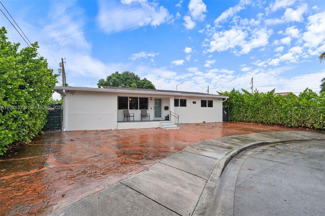 En Venta: $615,000 (5 camas, 3 baños, 1872 Pies cuadrados)