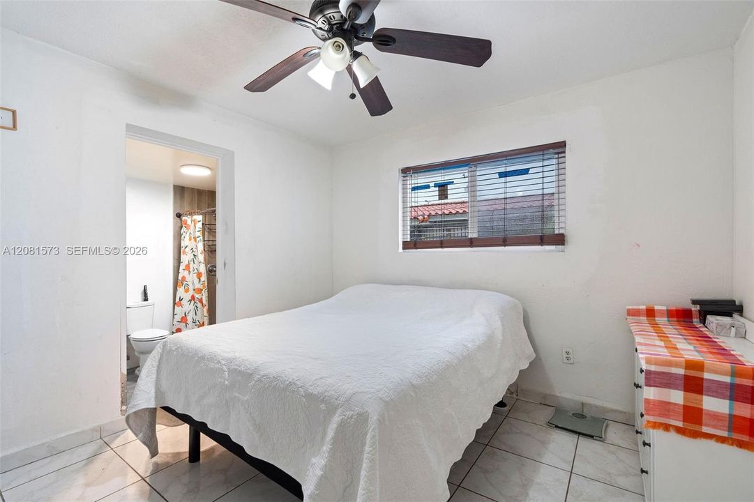 En Venta: $615,000 (5 camas, 3 baños, 1872 Pies cuadrados)