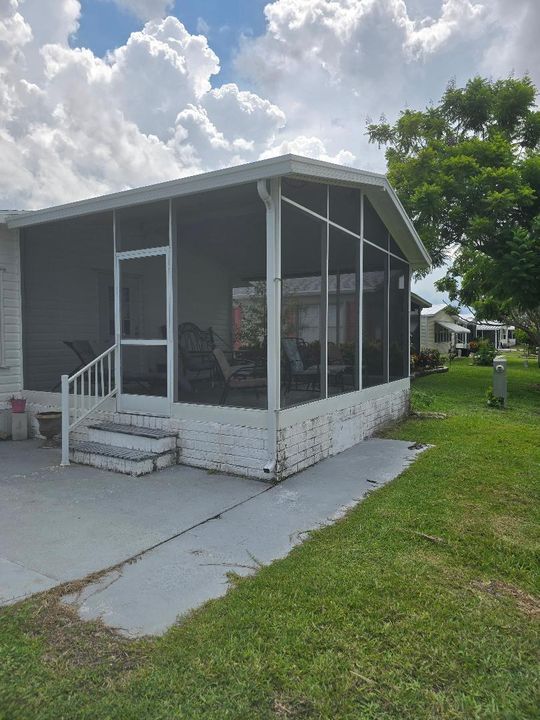 504 Thames porch