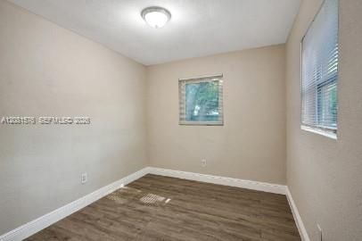 For Rent: $1,750 (2 beds, 1 baths, 2076 Square Feet)