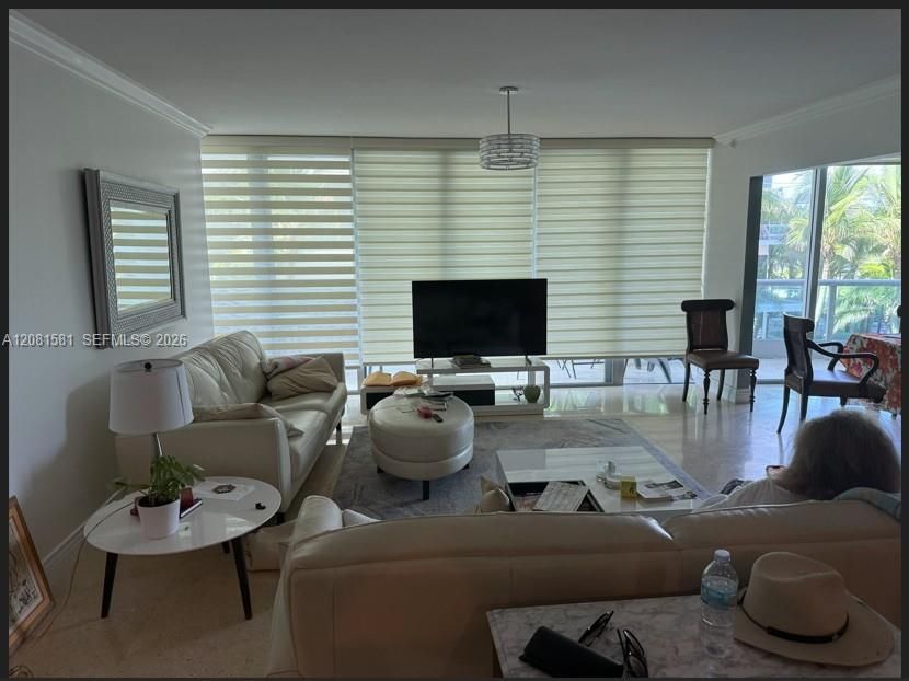 В аренду: $7,000 (2 спален, 2 ванн, 1614 Квадратных фут)