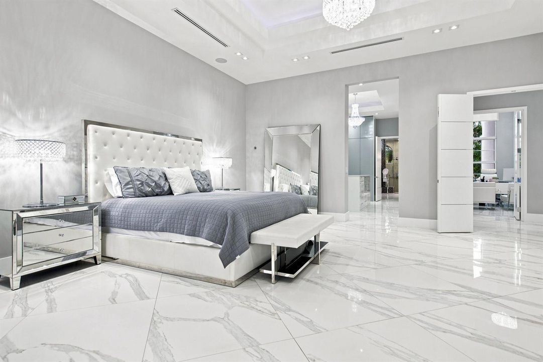 Master Bedroom (2)