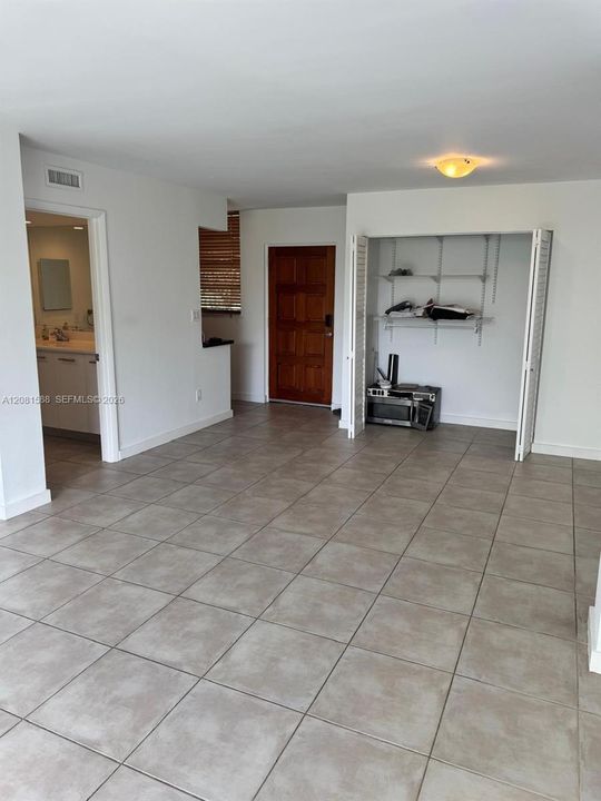 В аренду: $2,400 (1 спален, 1 ванн, 723 Квадратных фут)