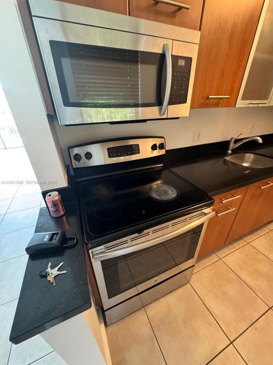 В аренду: $2,400 (1 спален, 1 ванн, 723 Квадратных фут)
