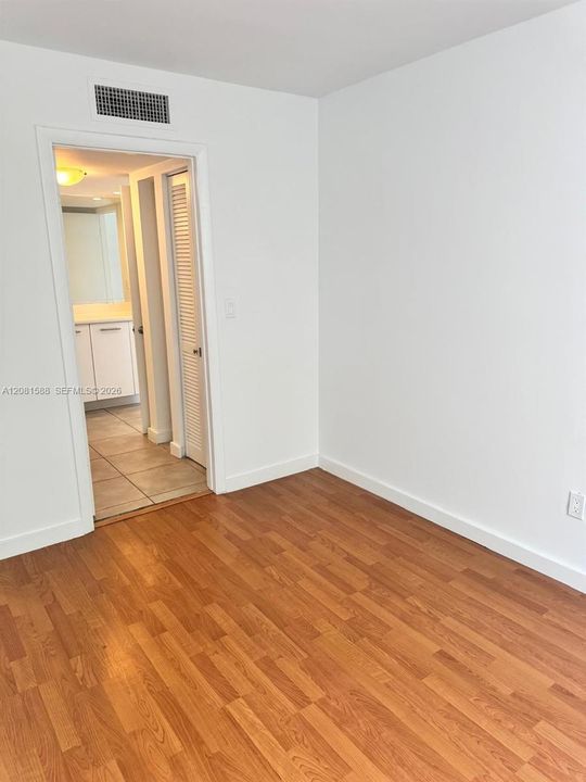 В аренду: $2,400 (1 спален, 1 ванн, 723 Квадратных фут)