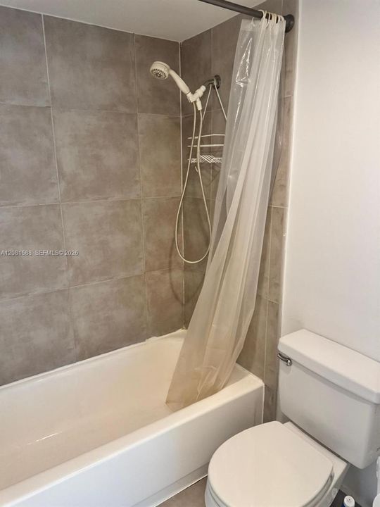 В аренду: $2,400 (1 спален, 1 ванн, 723 Квадратных фут)