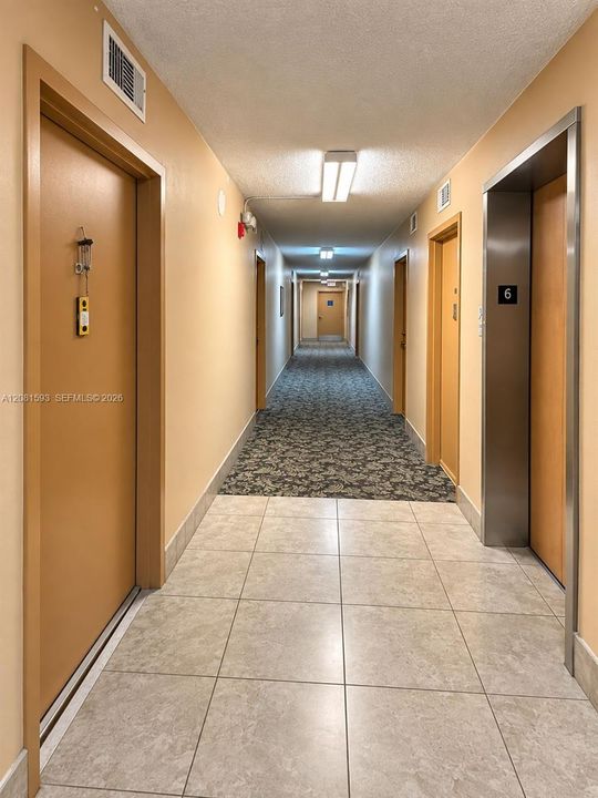 For Sale: $189,999 (1 beds, 1 baths, 670 Square Feet)