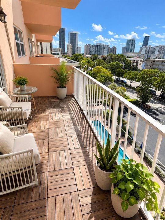 For Sale: $189,999 (1 beds, 1 baths, 670 Square Feet)