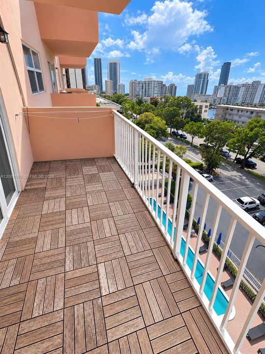 For Sale: $189,999 (1 beds, 1 baths, 670 Square Feet)