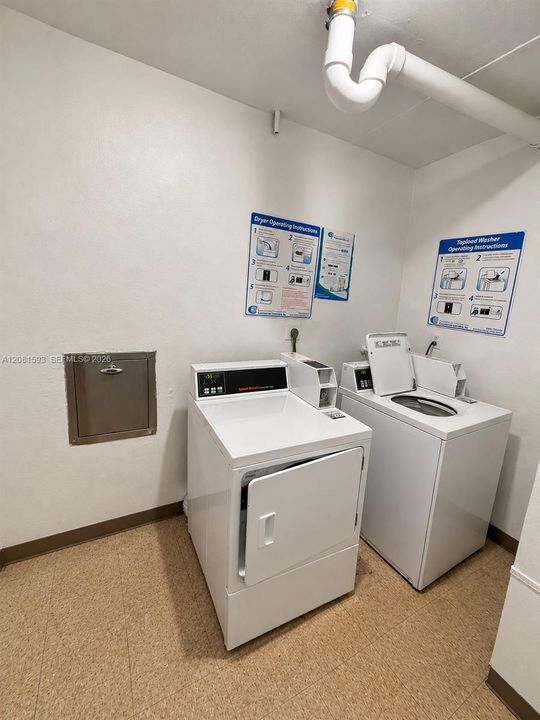 For Sale: $189,999 (1 beds, 1 baths, 670 Square Feet)