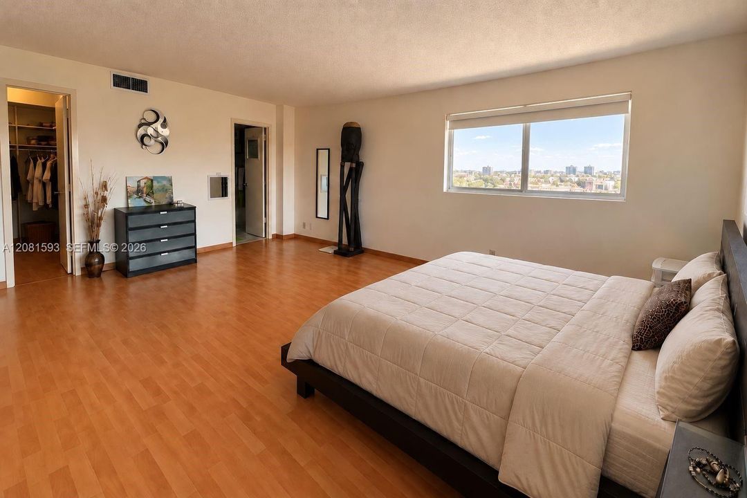 For Sale: $189,999 (1 beds, 1 baths, 670 Square Feet)