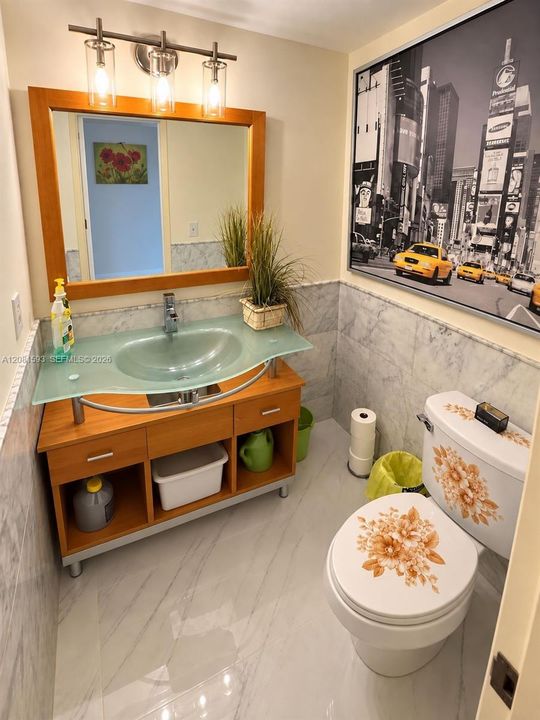For Sale: $189,999 (1 beds, 1 baths, 670 Square Feet)