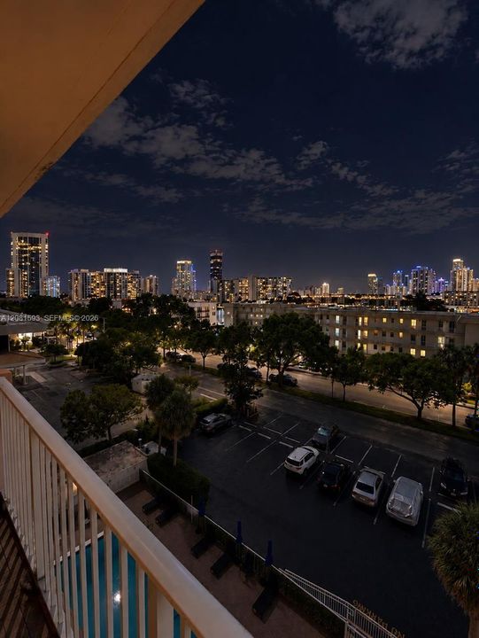 For Sale: $189,999 (1 beds, 1 baths, 670 Square Feet)