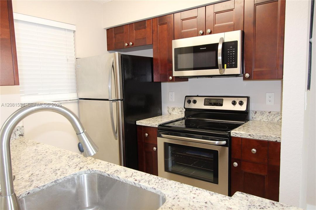 For Rent: $1,975 (2 beds, 2 baths, 992 Square Feet)