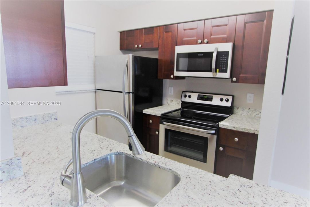 For Rent: $1,975 (2 beds, 2 baths, 992 Square Feet)
