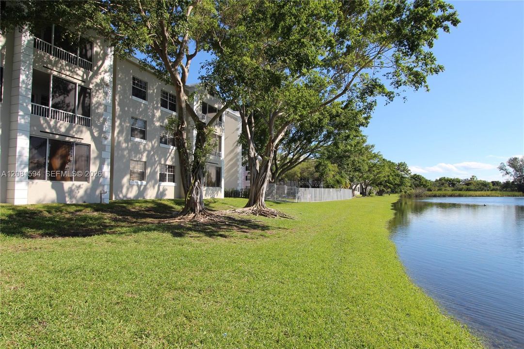For Rent: $1,975 (2 beds, 2 baths, 992 Square Feet)