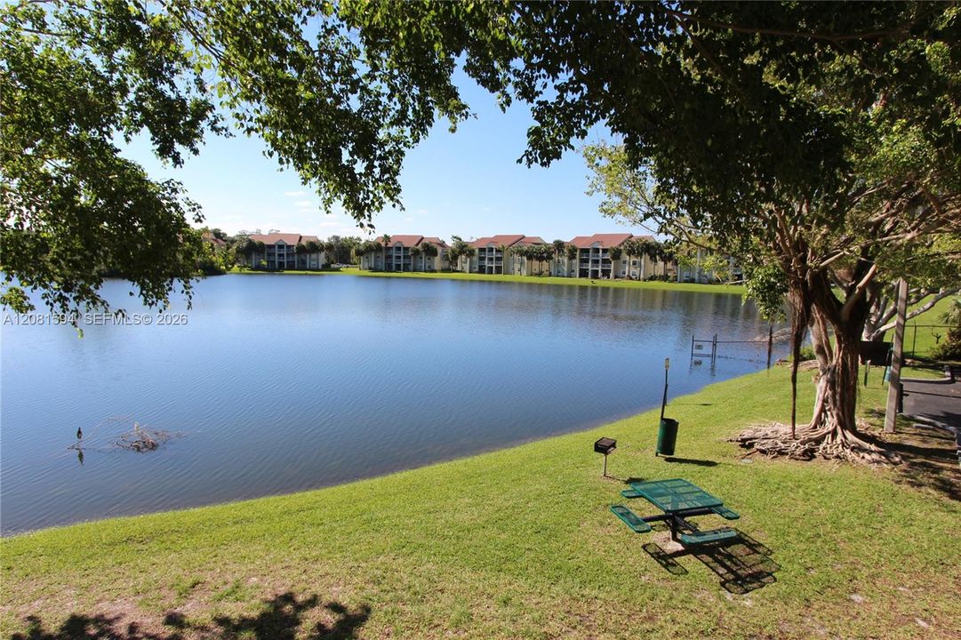 For Rent: $1,975 (2 beds, 2 baths, 992 Square Feet)