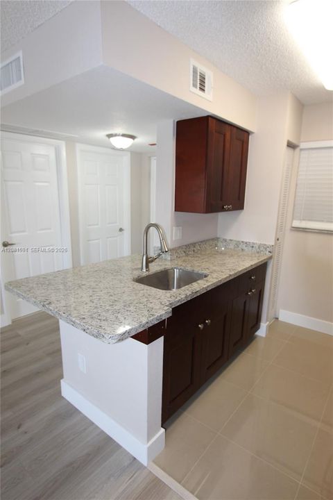 For Rent: $1,975 (2 beds, 2 baths, 992 Square Feet)