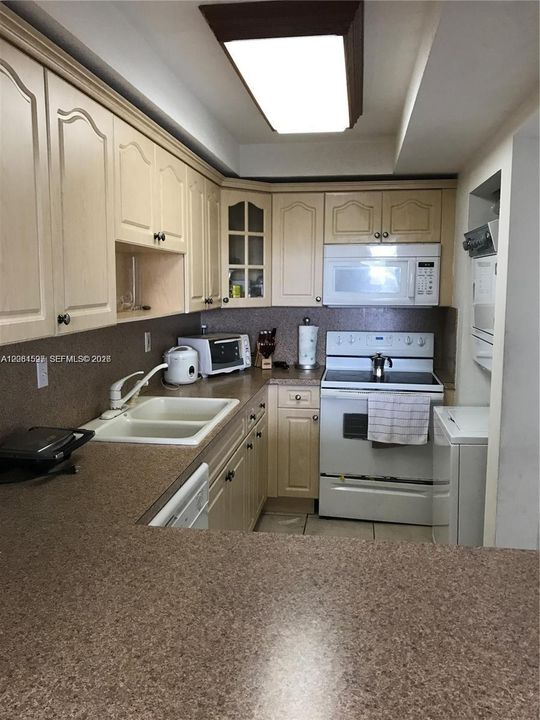 For Sale: $238,000 (2 beds, 2 baths, 960 Square Feet)