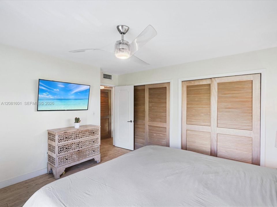 For Sale: $489,000 (1 beds, 1 baths, 676 Square Feet)