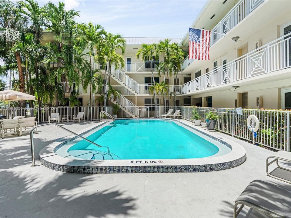 For Sale: $489,000 (1 beds, 1 baths, 676 Square Feet)