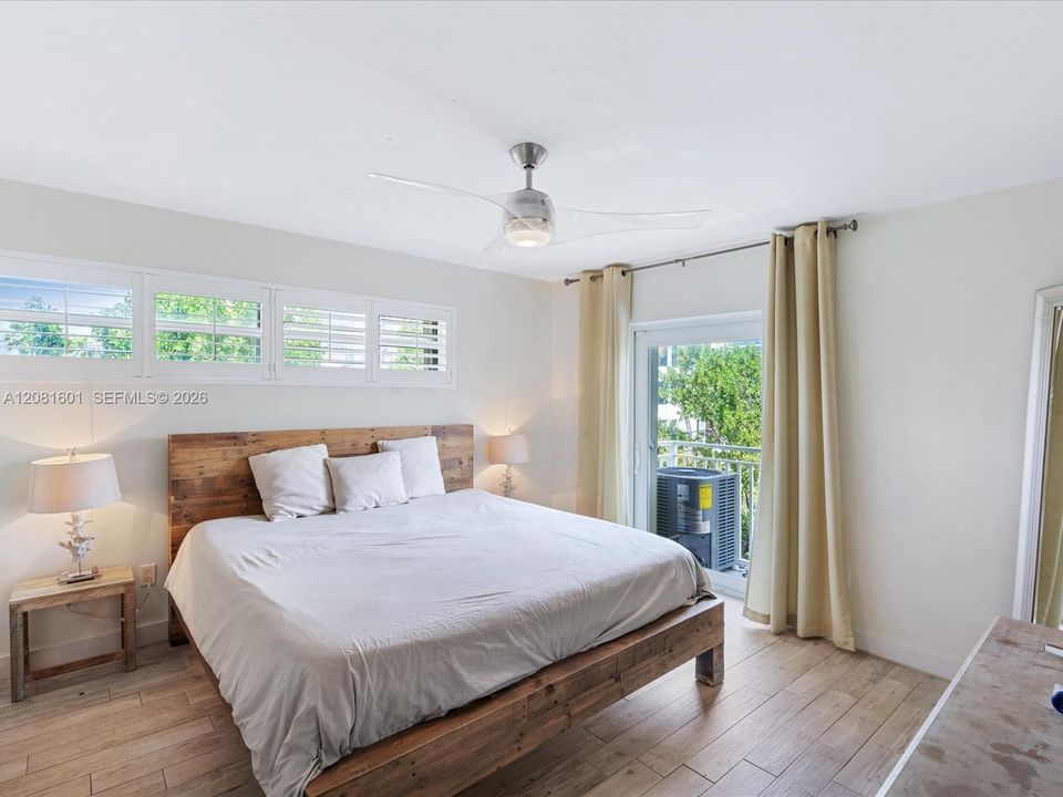 For Sale: $489,000 (1 beds, 1 baths, 676 Square Feet)