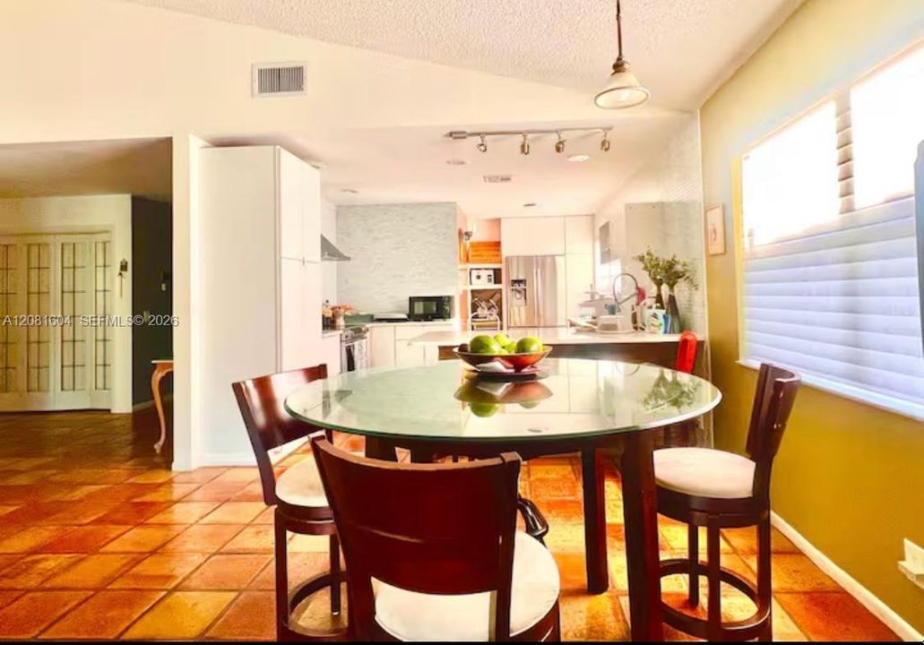 For Rent: $4,100 (3 beds, 2 baths, 1362 Square Feet)