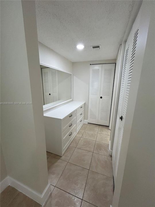 For Rent: $1,850 (1 beds, 1 baths, 700 Square Feet)