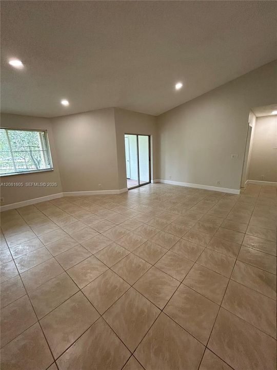 For Rent: $1,850 (1 beds, 1 baths, 700 Square Feet)