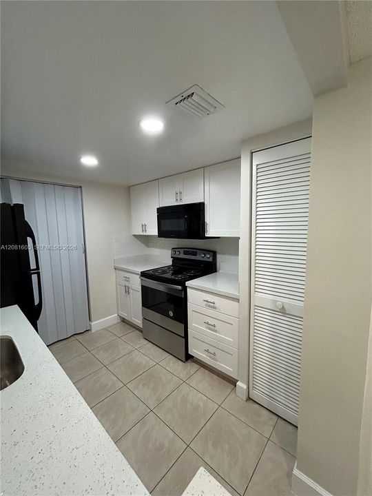 For Rent: $1,850 (1 beds, 1 baths, 700 Square Feet)