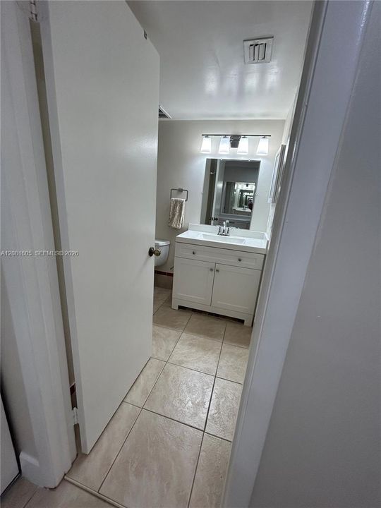 For Rent: $1,850 (1 beds, 1 baths, 700 Square Feet)