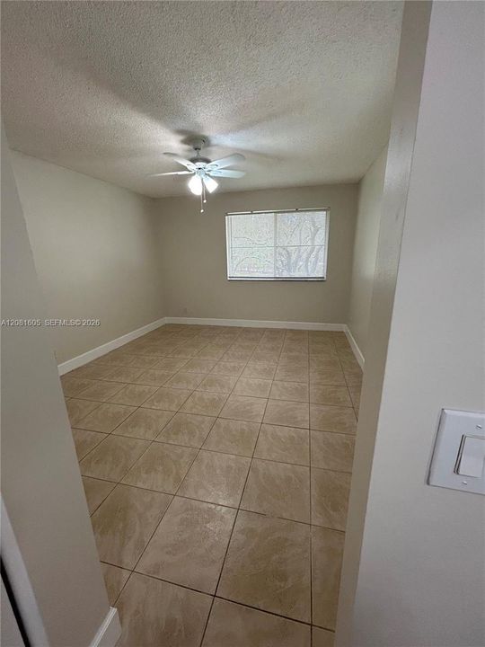 For Rent: $1,850 (1 beds, 1 baths, 700 Square Feet)