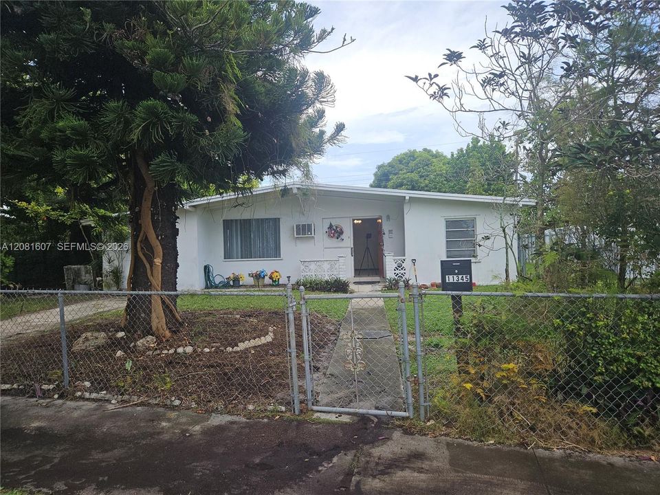 For Sale: $495,000 (3 beds, 1 baths, 1235 Square Feet)