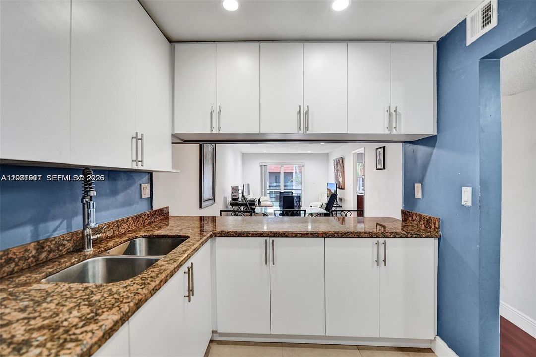 En Venta: $199,900 (2 camas, 2 baños, 1100 Pies cuadrados)