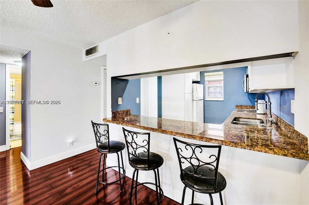 En Venta: $199,900 (2 camas, 2 baños, 1100 Pies cuadrados)