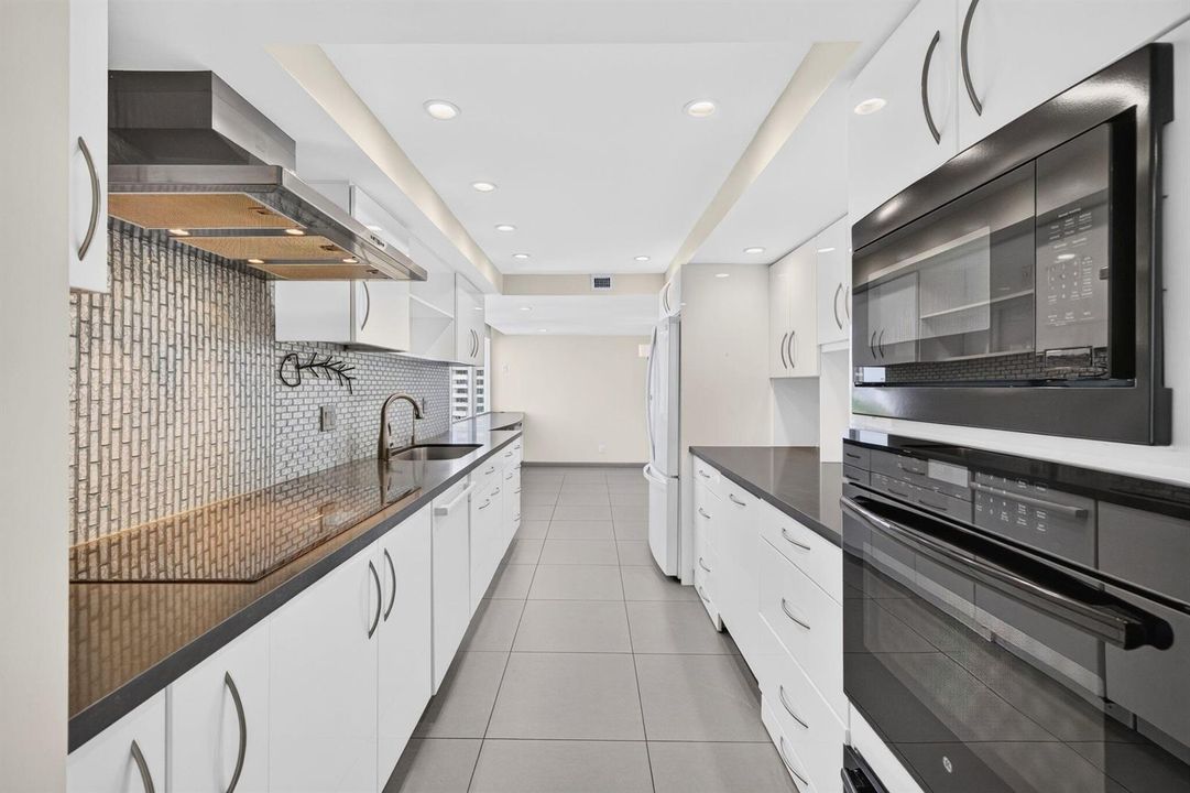Appliances and quartz countertops