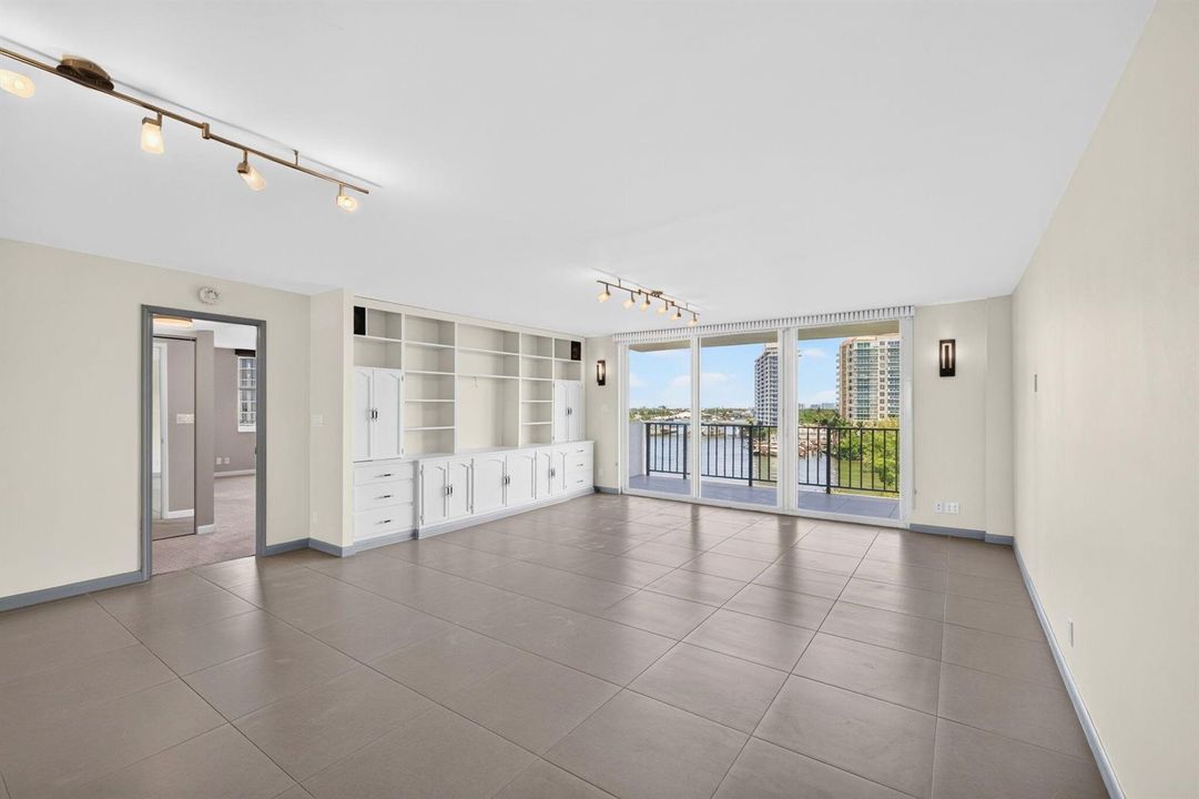 Long view to the balcony