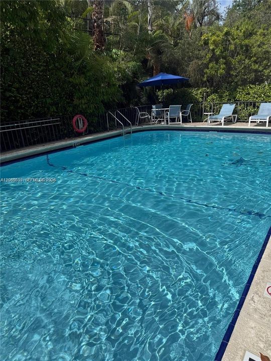 For Sale: $505,000 (1 beds, 1 baths, 870 Square Feet)