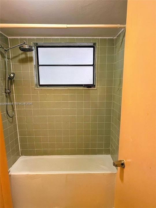 For Sale: $505,000 (1 beds, 1 baths, 870 Square Feet)